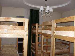 Хостелы Your Хостел Минск Кровать в общем номере для мужчин и женщин с 10 кроватями-6