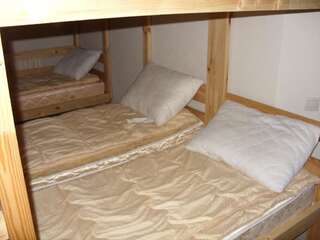 Хостелы Your Хостел Минск Кровать в общем номере для мужчин и женщин с 10 кроватями-10